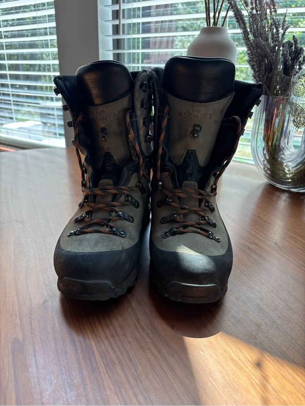OG Schnee Men's Gray Hiking Boots with Black Accents